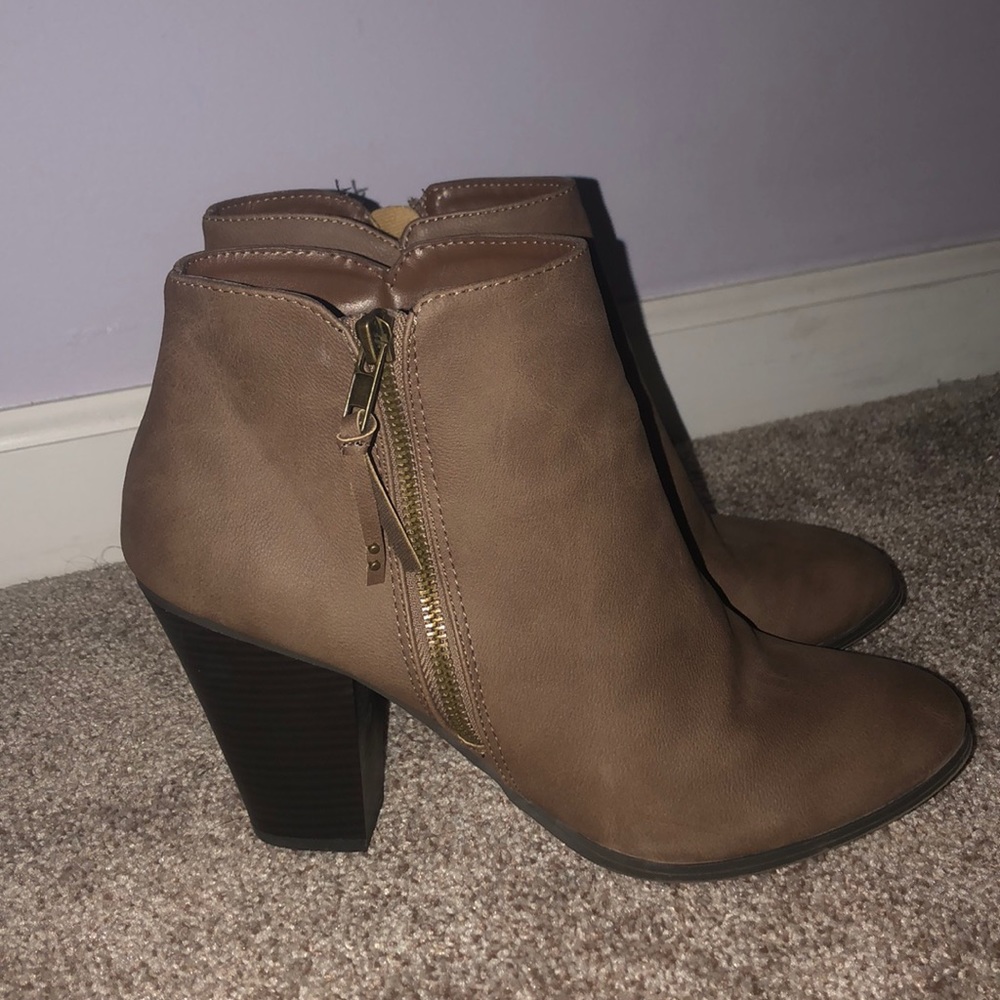 Booties worn twice - Picture 3 of 3